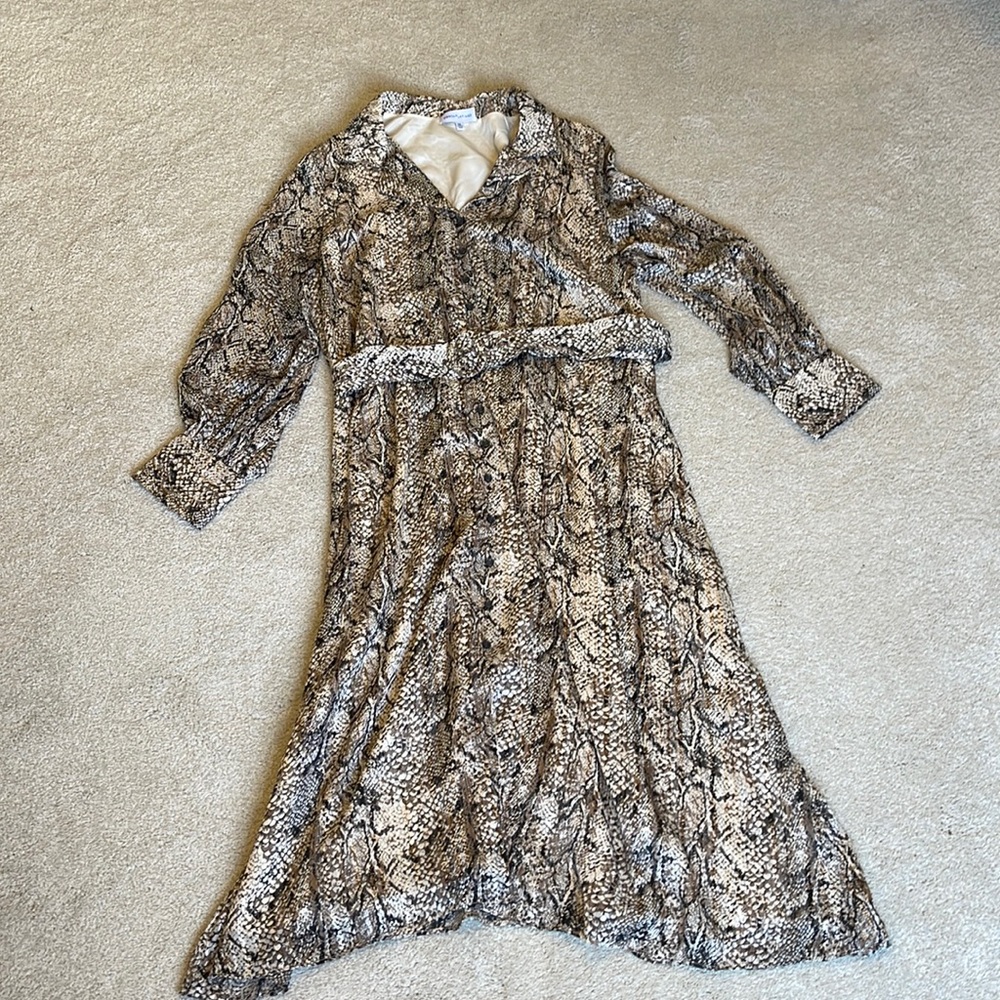 Gibson and latimer snake print dress with belt